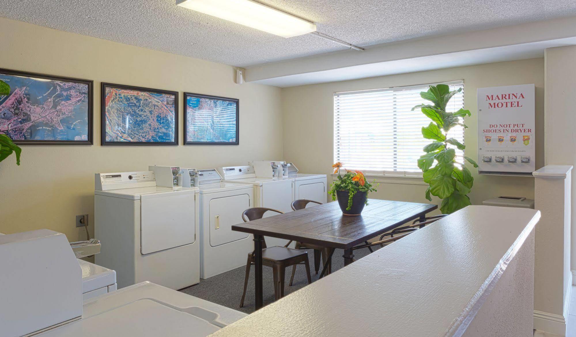 Marina Inn & Suites Chalmette-New Orleans Bagian luar foto